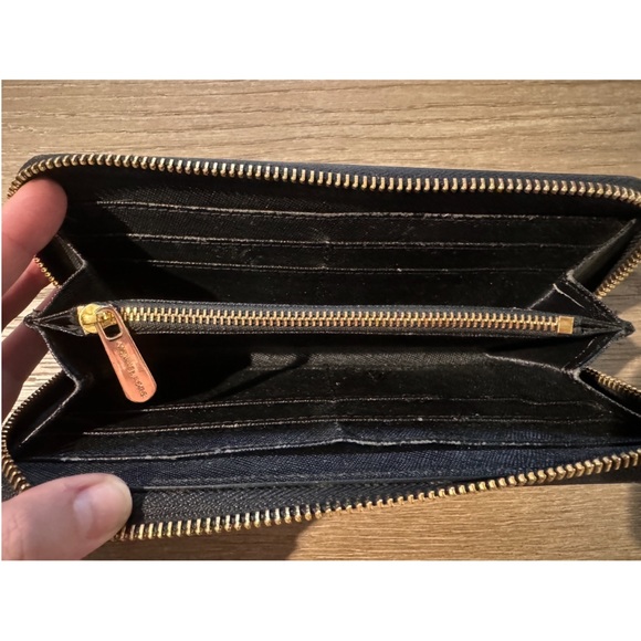 Michael Kors black leather wallet - Picture 3 of 4